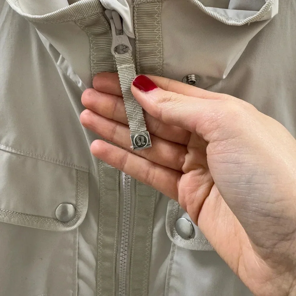 Lululemon Peplum Rainjacket size 2 w/ hood - Picture 6 of 9